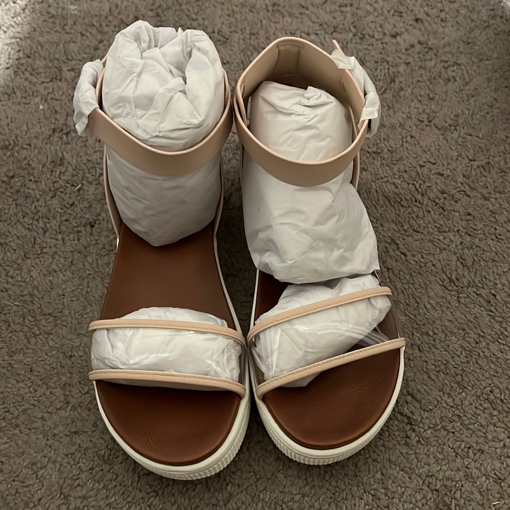 Mia sandals